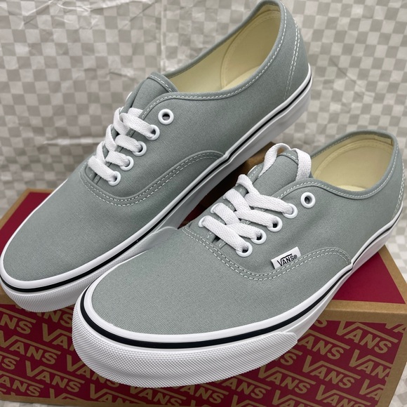 Vans Men’s Lt Gray Canvas Authentic
Color Theory Pure Grey
VN000D7YEPO Sneakers - Picture 10 of 16